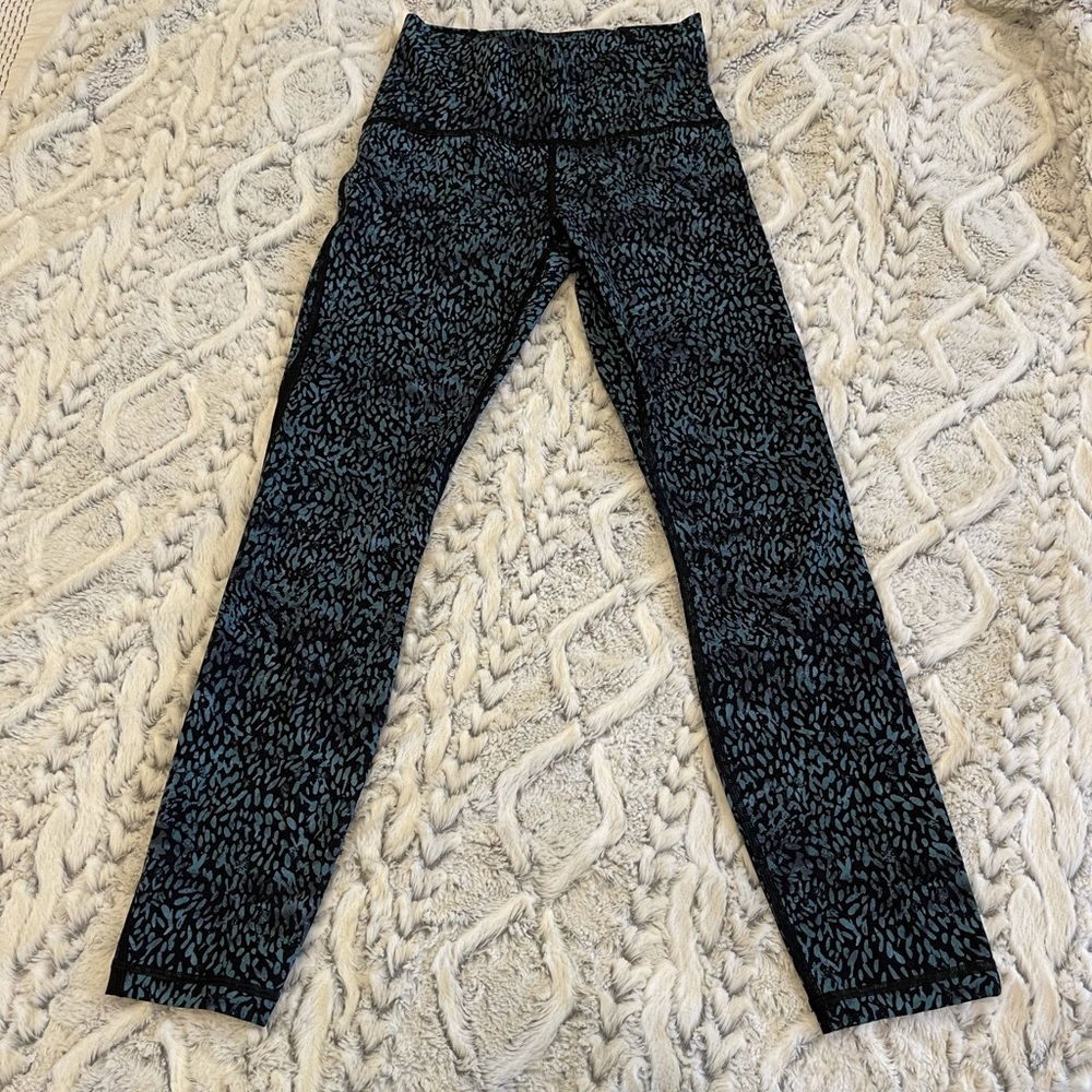 Lululemon Train Time Sz 4 leggings.